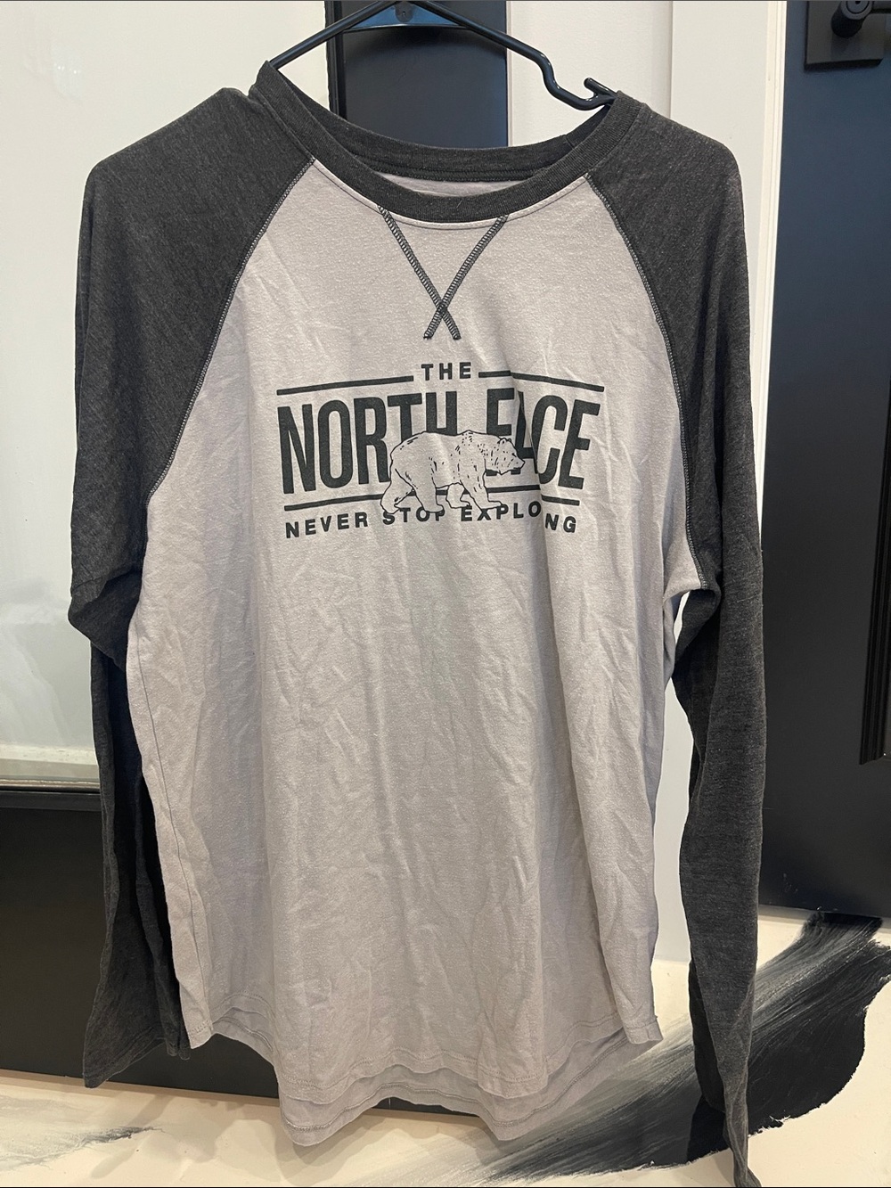 The North Face Men’s Two-Tone Raglan Long Sleeve Shirt - Light Gray & Charcoal